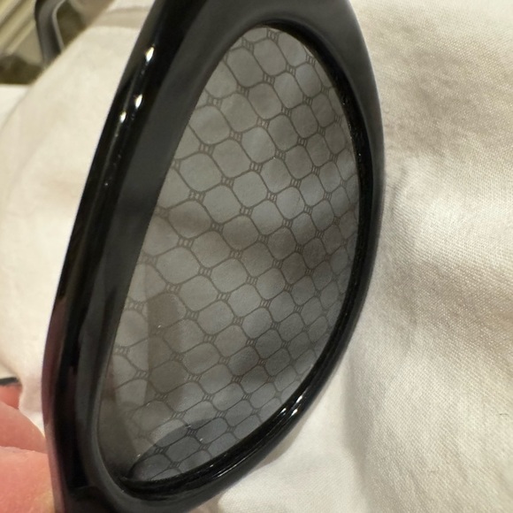 Louis Vuitton Anita Sunglasses - Picture 3 of 14